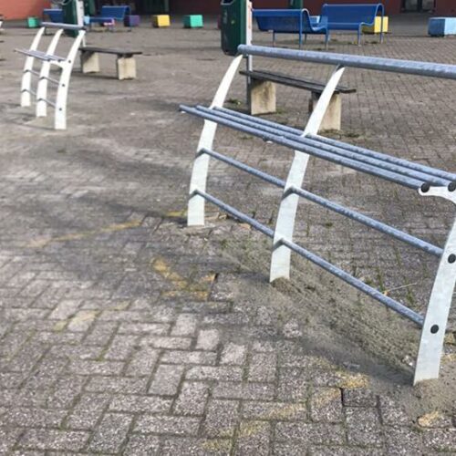 Skate- hang- Parkbanken 20 Naast de verzinkte uitvoering zijn deze parkbanken voor uw jeugd in diverse fraaie ral kleuren leverbaar.